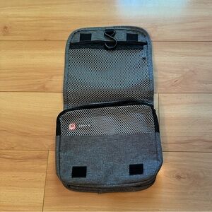 Leed’s Gray Travel Organizer Bag 8” x 9“ Velcro front flap hook zippered small